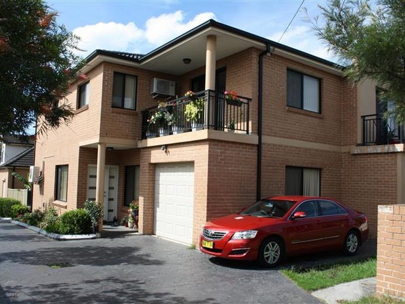 1/179 Mimosa Rd, Greenacre NSW 2190