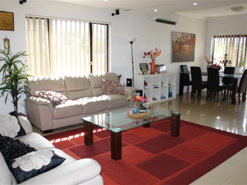 1/179 Mimosa Rd, Greenacre NSW 2190