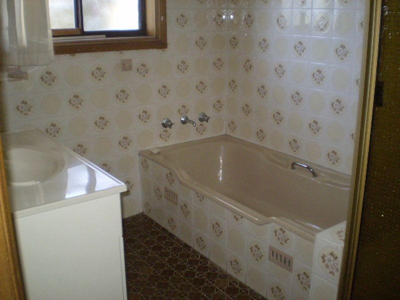 98 NUWARRA  RD, Moorebank NSW 2170