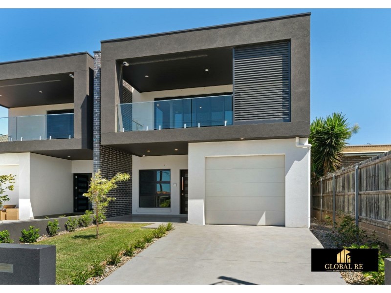2B Stretham Avenue, Picnic Point NSW 2213