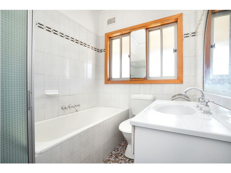11 Ogmore Court, Bankstown NSW 2200