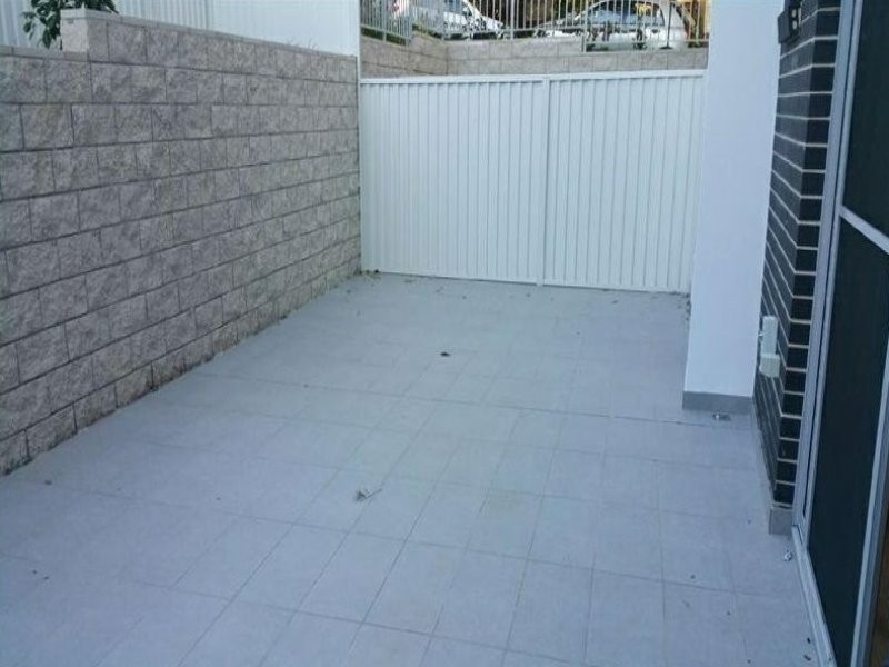 2/50-52 Lawrence Avenue, Peakhurst NSW 2210