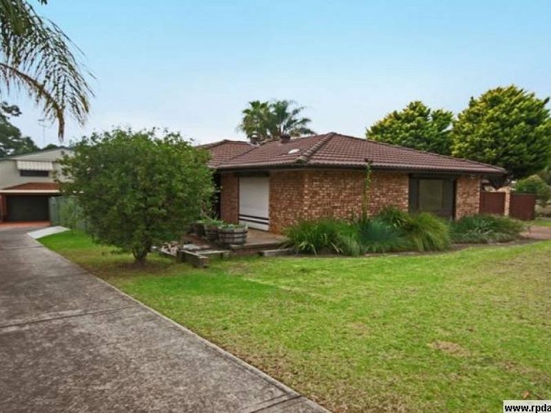 28 SAPPHIRE PLACE, Eagle Vale NSW 2558