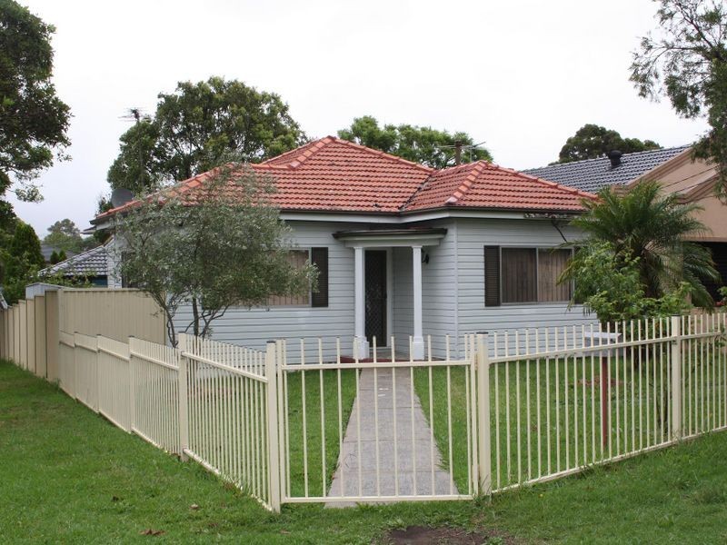 8 IRVINE STREET, Bankstown NSW 2200