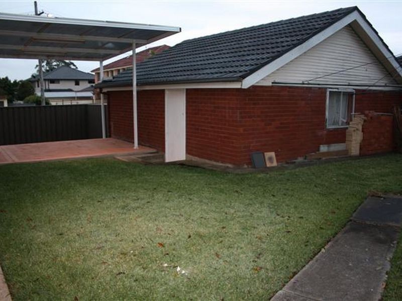 22 KURRAJONG AVE, Georges Hall NSW 2198