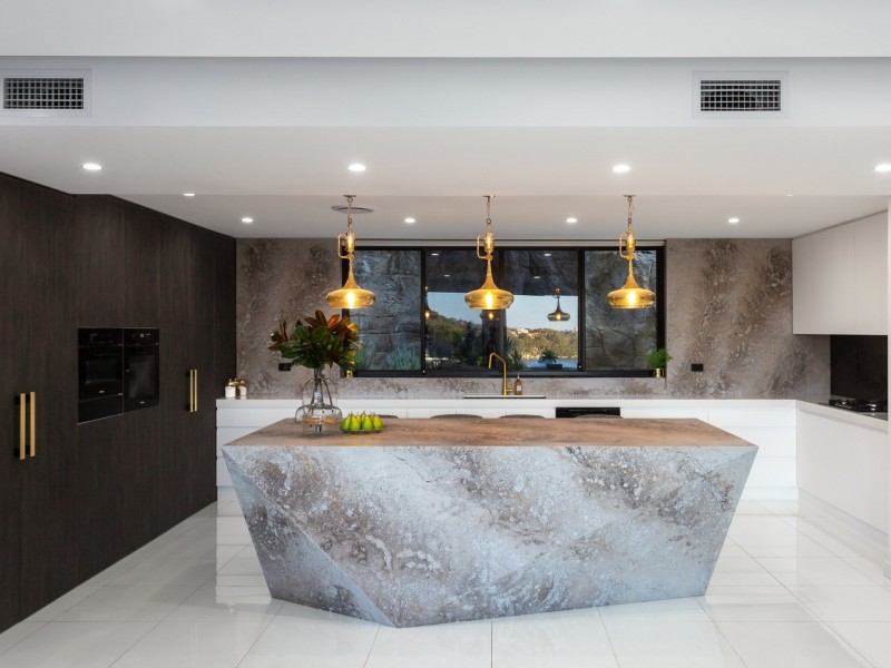 10 McPherson Place, Illawong NSW 2234