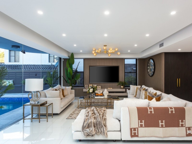 10 McPherson Place, Illawong NSW 2234