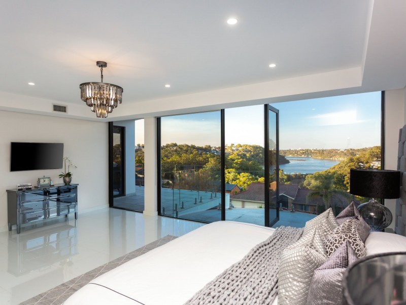 10 McPherson Place, Illawong NSW 2234