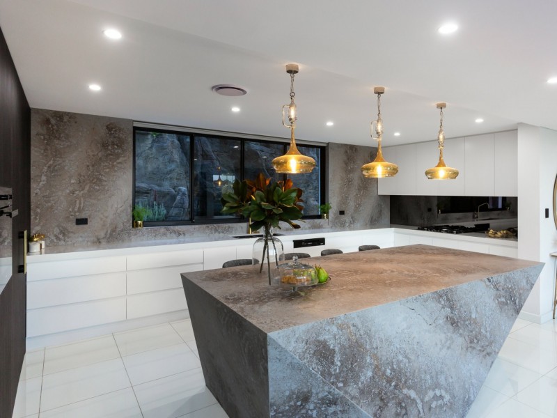 10 McPherson Place, Illawong NSW 2234