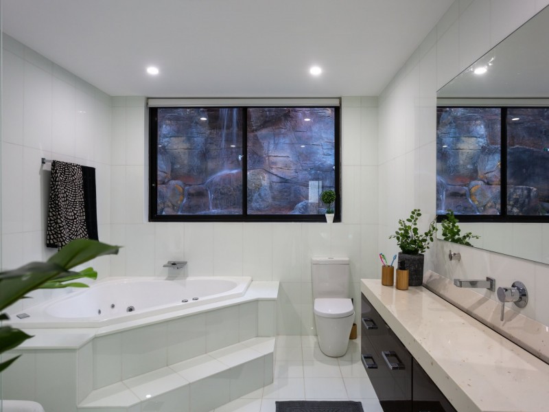 10 McPherson Place, Illawong NSW 2234