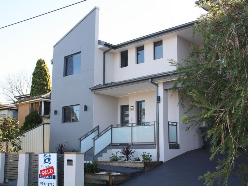 4 JOYCE AVE, Picnic Point NSW 2213