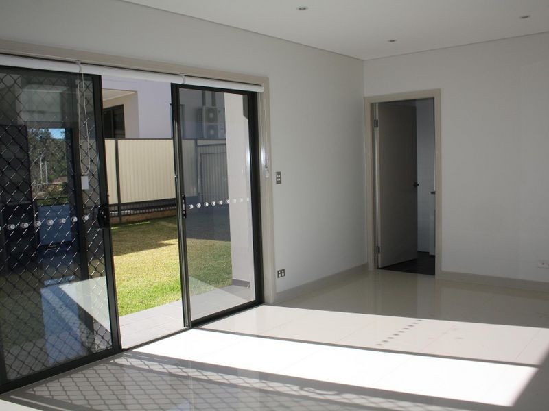 4 JOYCE AVE, Picnic Point NSW 2213