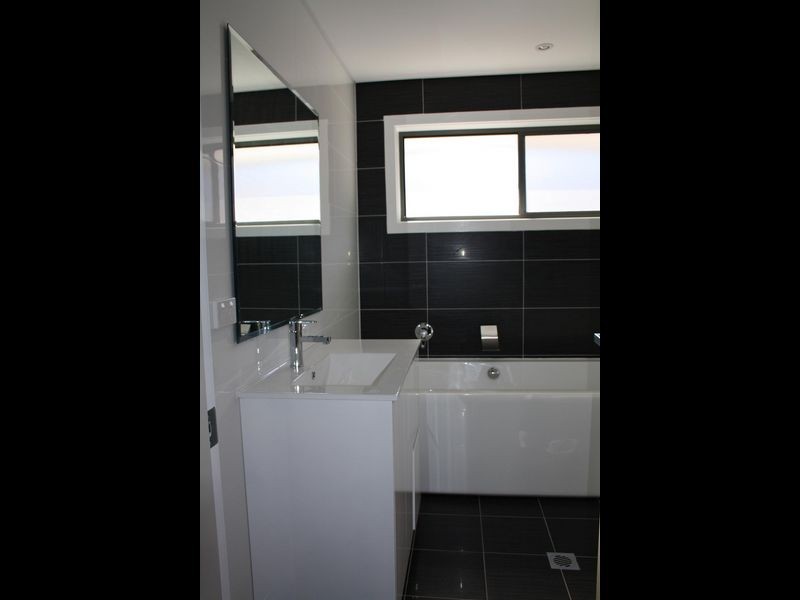 4 JOYCE AVE, Picnic Point NSW 2213