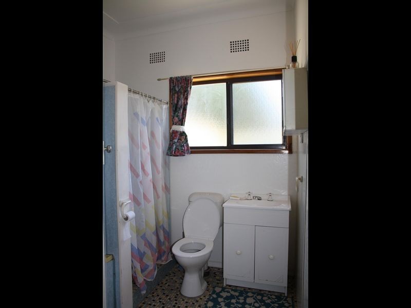 8 Woods Road, Sefton NSW 2162