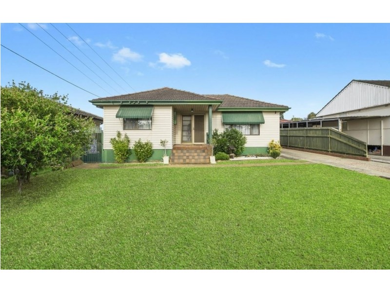 28 West Street, Lurnea NSW 2170