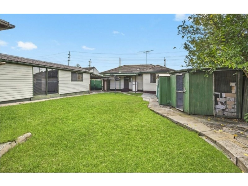 28 West Street, Lurnea NSW 2170