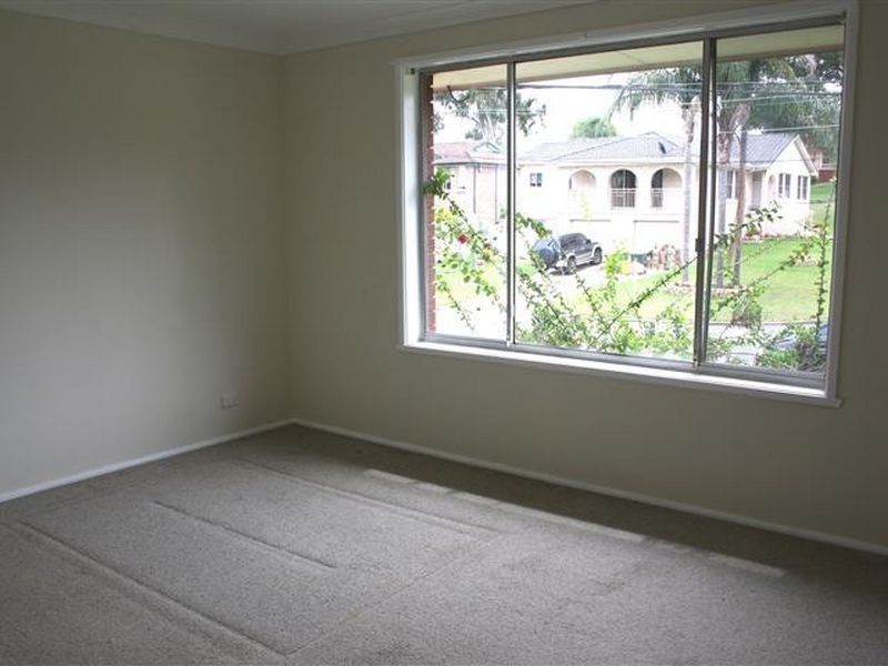 10 Lincoln Road, Georges Hall NSW 2198