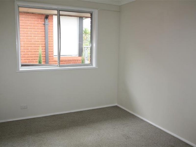 10 Lincoln Road, Georges Hall NSW 2198