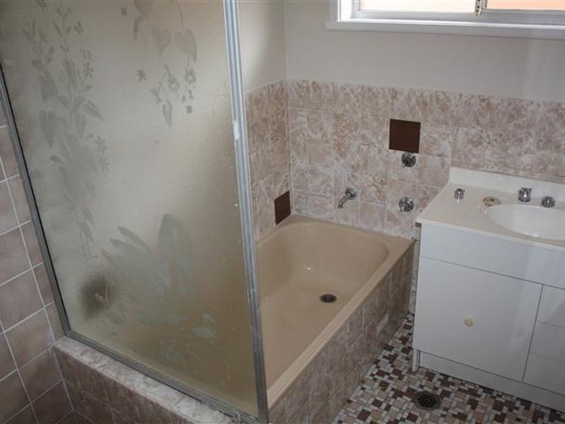 10 Lincoln Road, Georges Hall NSW 2198