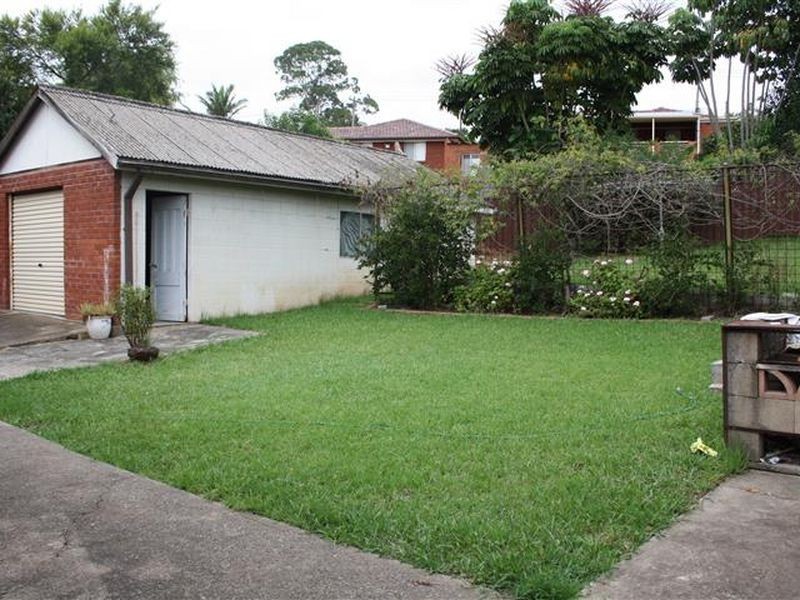 10 Lincoln Road, Georges Hall NSW 2198