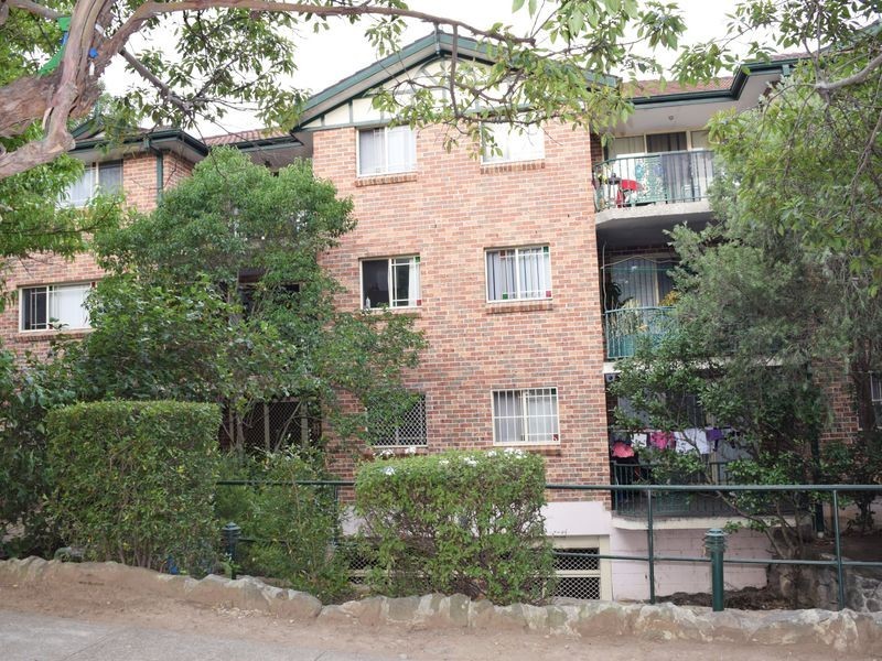 8/113 Meredith Street, Bankstown NSW 2200