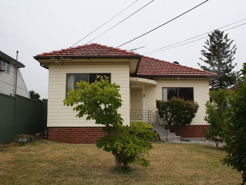 102 WYCOMBE STREET, Yagoona NSW 2199