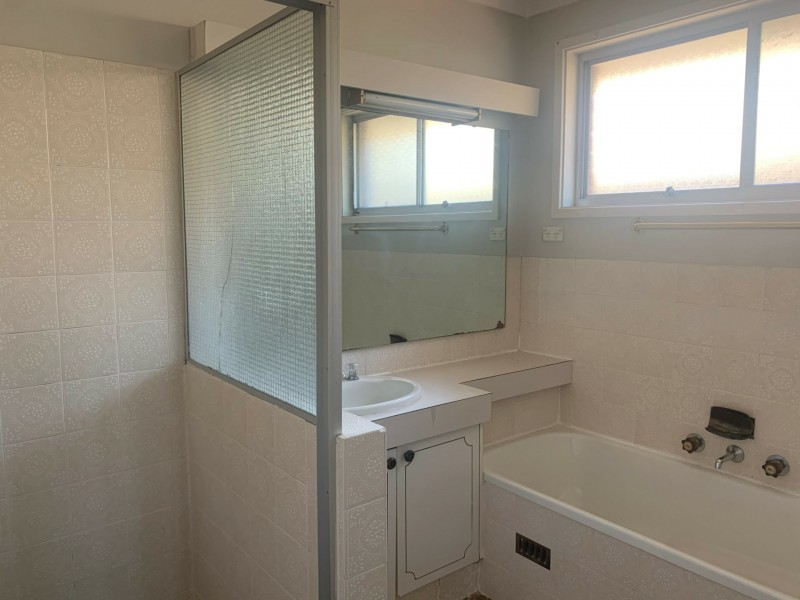 20 Oak Drive, Georges Hall NSW 2198