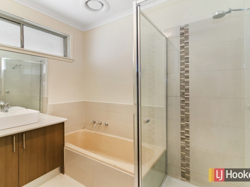 14 Golden Court, Frankston North VIC 3200