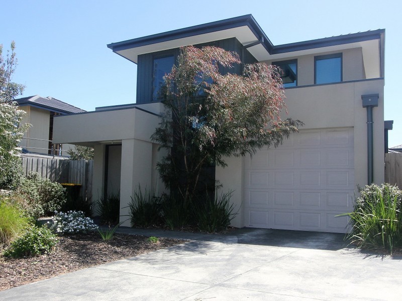 1 169 Beach Street, Frankston VIC 3199