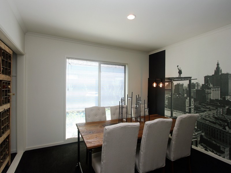 1 169 Beach Street, Frankston VIC 3199