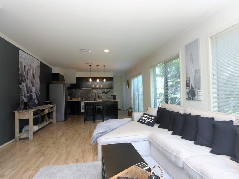 1 169 Beach Street, Frankston VIC 3199