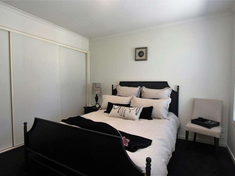 1 169 Beach Street, Frankston VIC 3199