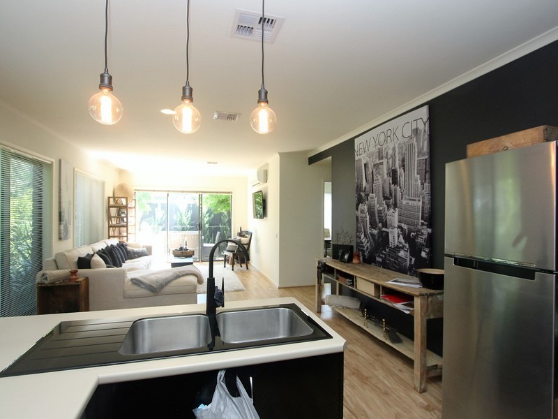 1 169 Beach Street, Frankston VIC 3199