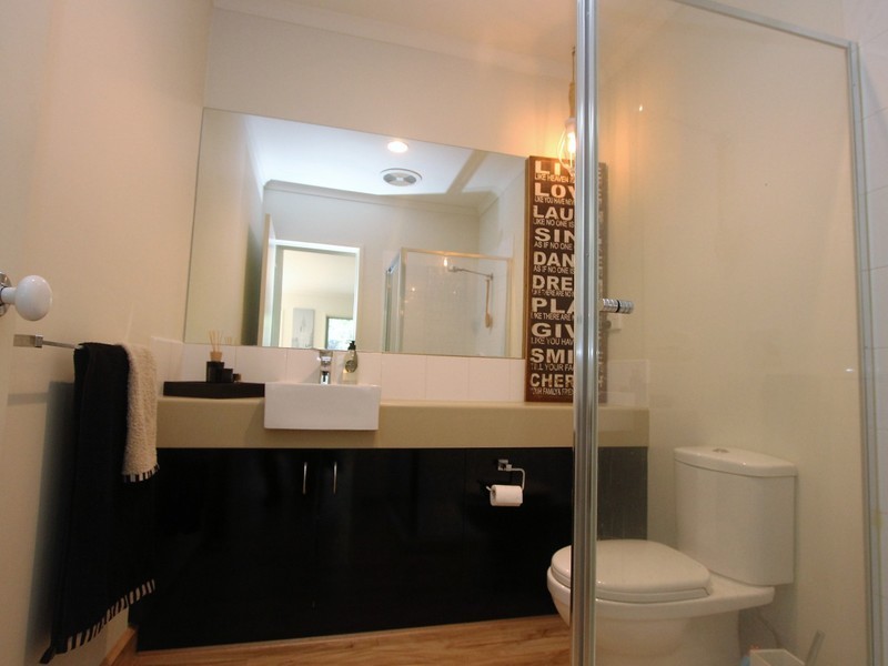 1 169 Beach Street, Frankston VIC 3199