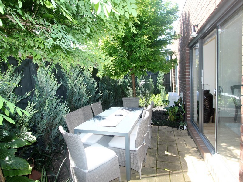 1 169 Beach Street, Frankston VIC 3199