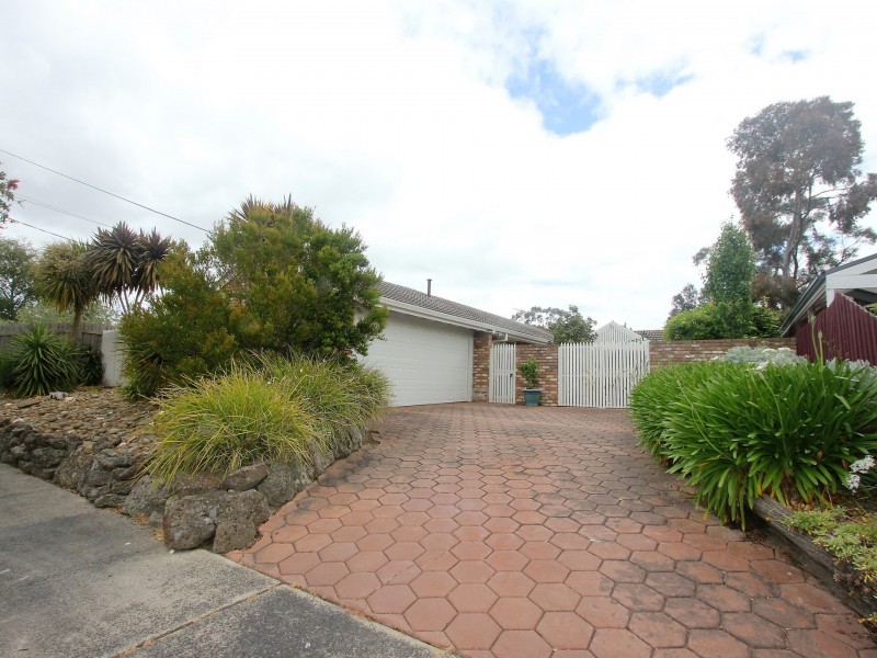 10 Chatswood Avenue, Langwarrin VIC 3910