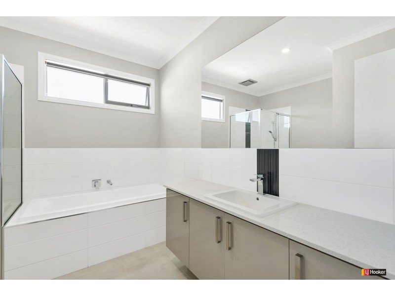 9 Augusta Crecent, Frankston VIC 3199