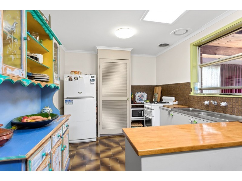 6 Hebe Court, Frankston North VIC 3200