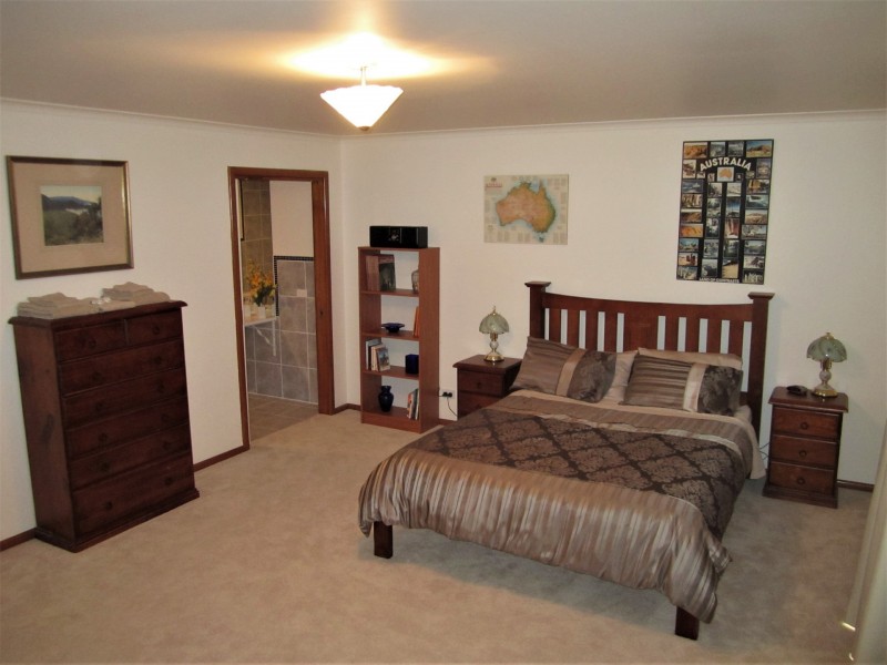 6 Birdswood Court, Langwarrin South VIC 3911