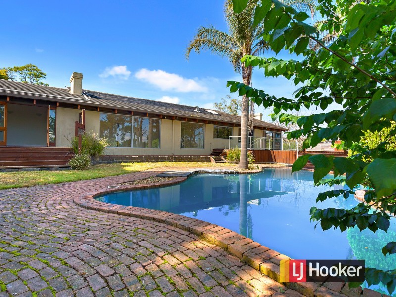 96 Wooralla Drive, Mount Eliza VIC 3930