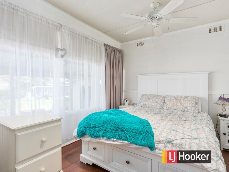 13 & 15 Candlebark Crescent, Frankston North VIC 3200