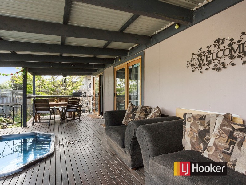 13 & 15 Candlebark Crescent, Frankston North VIC 3200