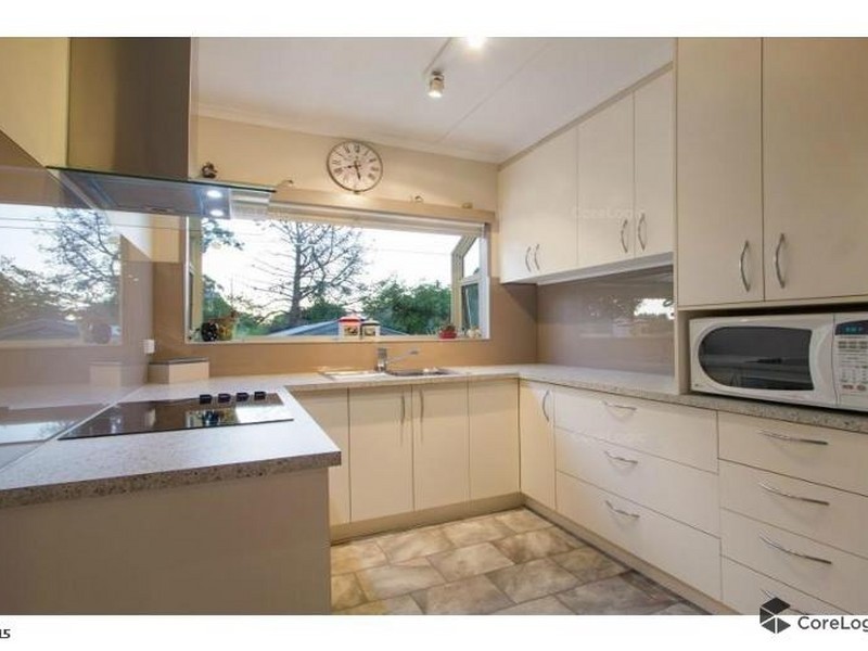 17 Candlebark Crescent, Frankston North VIC 3200