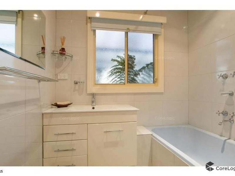 17 Candlebark Crescent, Frankston North VIC 3200