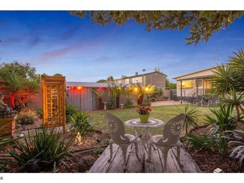 17 Candlebark Crescent, Frankston North VIC 3200