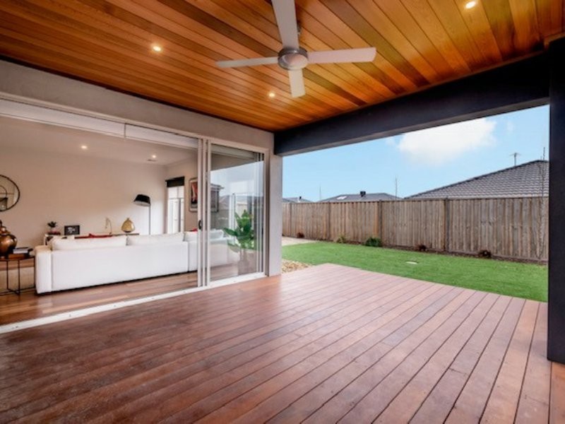 22 Callow Avenue, Clyde North VIC 3978