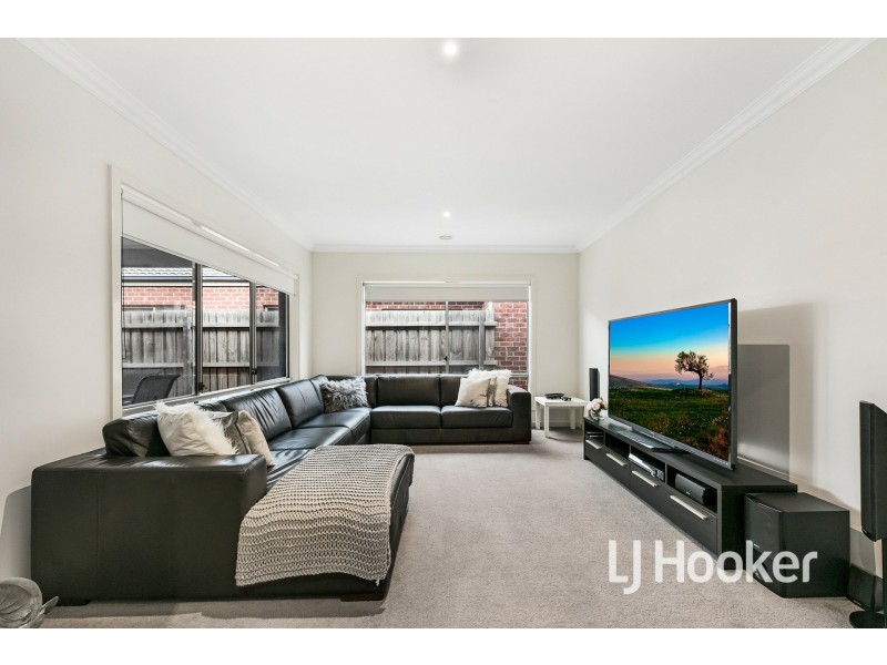 48 Heather Grove, Cranbourne East VIC 3977