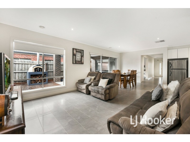 48 Heather Grove, Cranbourne East VIC 3977