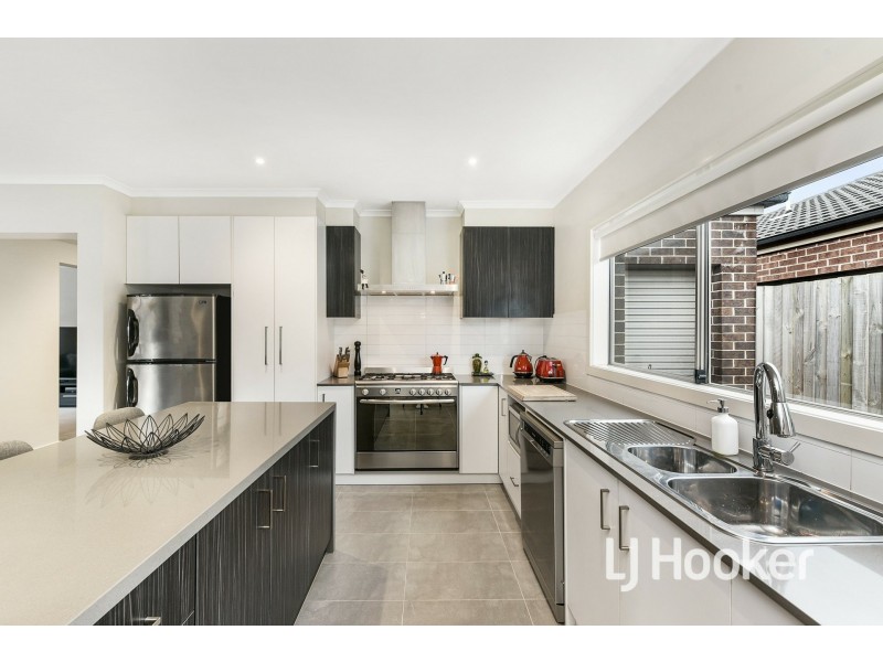 48 Heather Grove, Cranbourne East VIC 3977