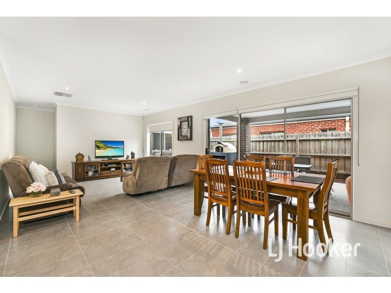 48 Heather Grove, Cranbourne East VIC 3977